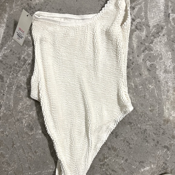 One size fits most bathing suit.  Brand new! - Picture 2 of 3